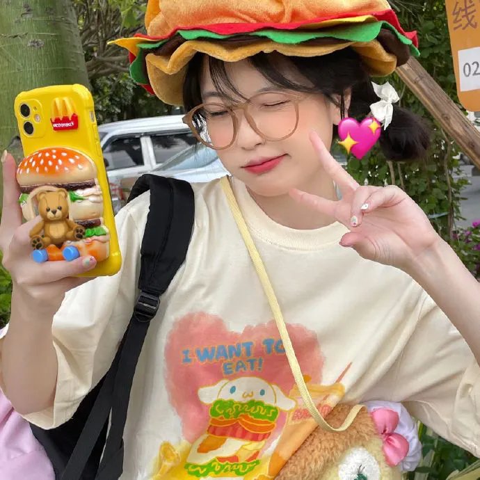 年轻女孩爱过来